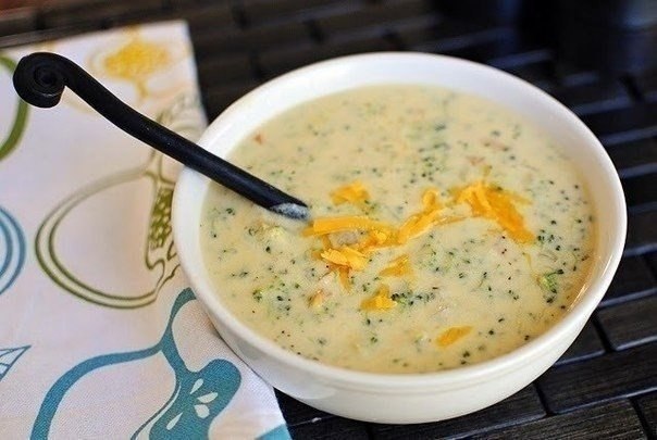 Суп-пюре из брокколи с сыром. На 100 г - 74 ккал. Ингредиенты: - Сливочное масло (растопленное) - ...
