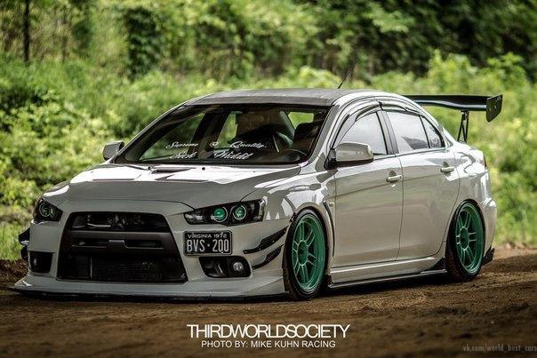 Mitsubichi Lancer Evolution X - 4