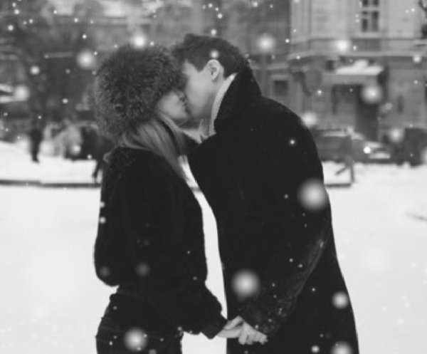 Любовь — это когда смотришь на мужа и думаешь: "Убила б заразу!", а сама при этом всё ...