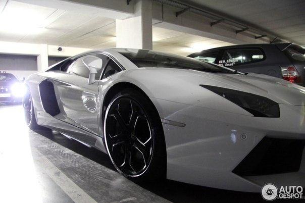 Lamborghini Aventador LP700-4 - 3