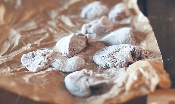 Теплый салат с куриной печенью.Ингредиенты: (на 2 порция)10 кусочков куриной печени1 небольшая груша ... - 2