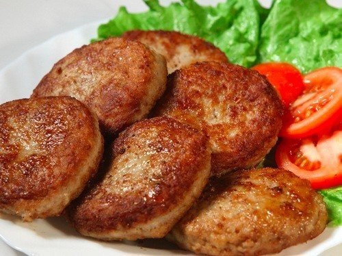 Самые вкусные в мире котлеты.Ингредиенты:Фарш из индейки или курицы (я готовлю из индейки) - 800 ...