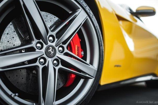 Ferrari F12 Berlinetta - 5