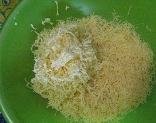 Сырная соломка за 25 минут.Ингредиенты:Сыр твердый (около 150 грамм) — 1 стак.Мука пшеничная — 1,5 ... - 2