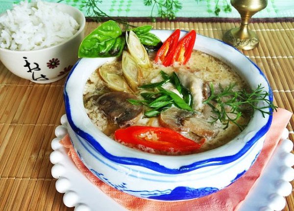 ТАЙСКИЙ КУРИНЫЙ СУП! ИНГРЕДИЕНТЫ: Куриная грудка - 200гр. Шампиньоны - 3 шт. рис "Индика" ...