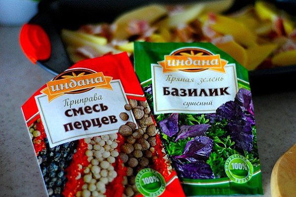 Пряный картофель с беконом.Ингредиенты:Картофель 6 шт;Бекон 4-5 полосок;Чеснок 3 зубчика;Смесь ... - 4
