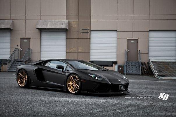 Lamborghini Aventador - 2