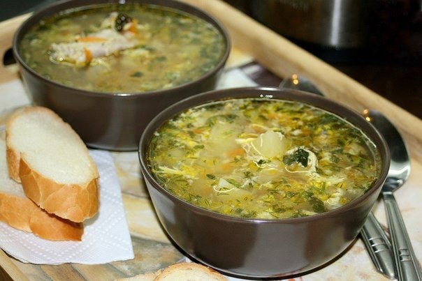 Куриный суп с яйцом.Ингредиенты на 4 л.:0,8-1кг. курицы1 луковица1 морковь4-5 картофелин2 ...