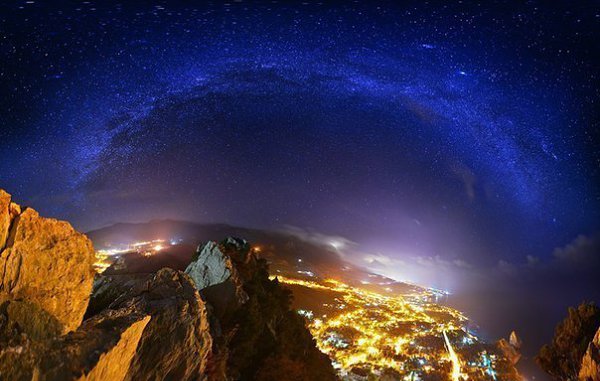 Подписывайтесь на нас:;-).http://fotostrana.ru/public/233467 Вид на ночной Симеиз, Крым, Украина