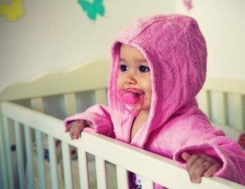 — Мама, а во сколько часов я родилась? — В двенадцать ночи. — Оой.. я тебя, наверное, разбудила?! :)