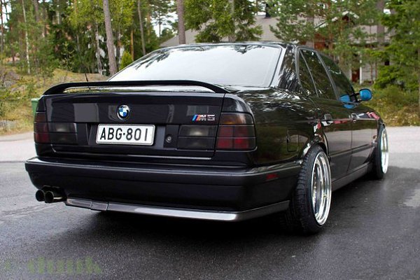 BMW M5 E34 одна из самых красивых и надёжных BMW M серии, кстати в 1992 году это был самый быстрый ... - 2