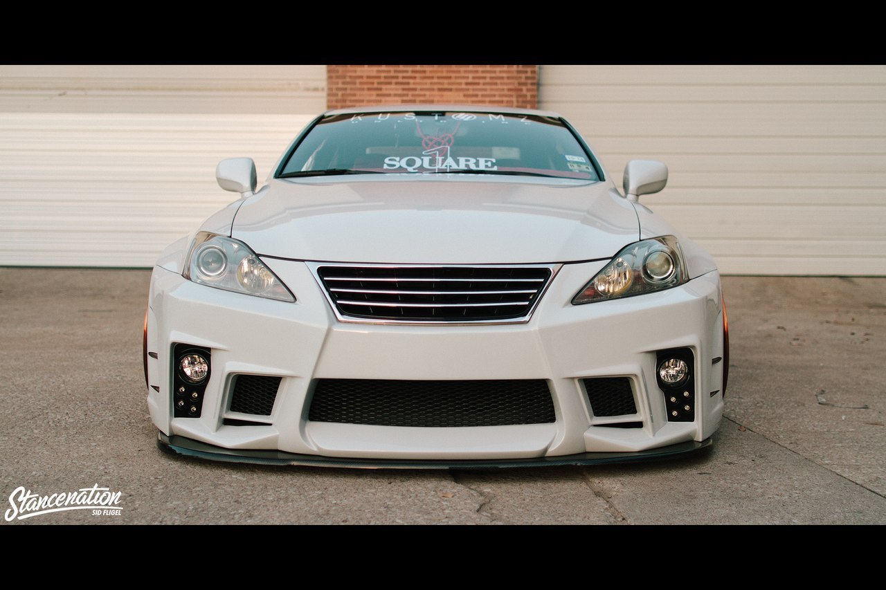 Lexus IS.