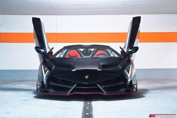 Lamborghini Veneno Roadster.  V12 (6498 ) 750 ..  ...