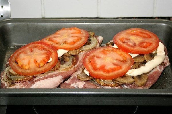 Мясо "По-французски" Взять 2 куска свинины,- шеи, толщиной около 2 см. Положить на ... - 4