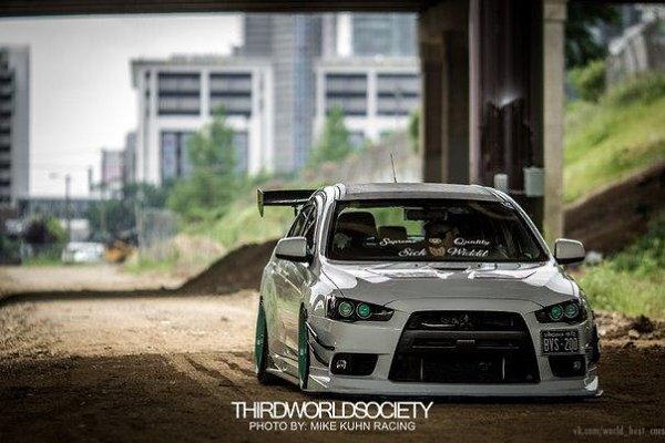 Mitsubichi Lancer Evolution X - 3