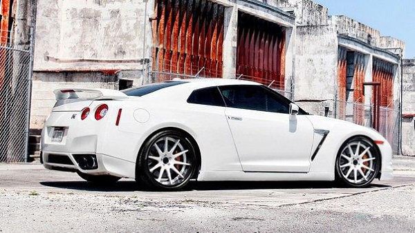 Nissan GT-R