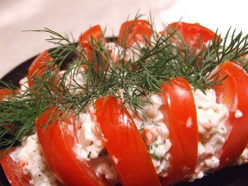 Салат из крабового мяса.Салат рассчитан на 5 порций.Калорийность 1 порции составляет – 220 ккал. ...