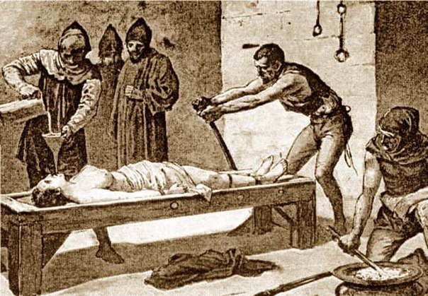5 самых страшных пыток в истории. Колыбель Иуды — это устройство пытки имеет форму пирамиды. Жертва ...