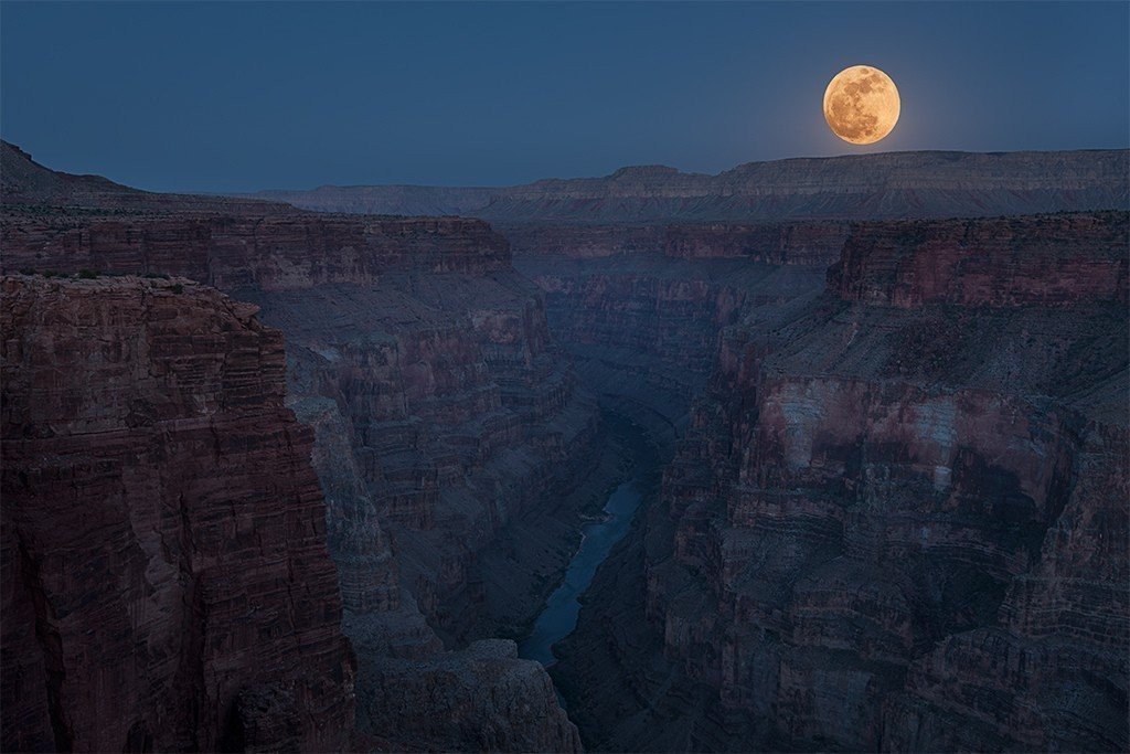     , .#@travel.blog