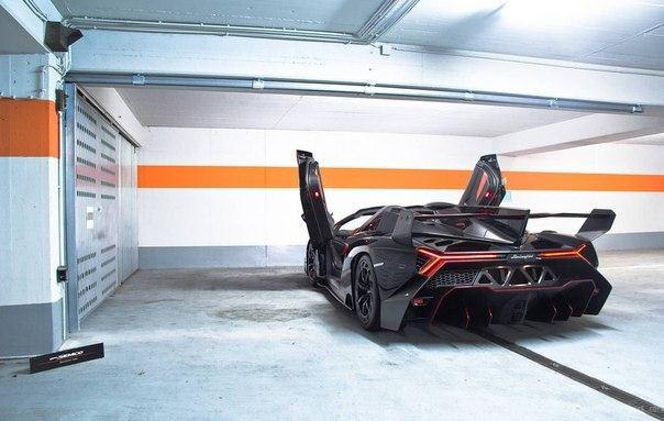 Lamborghini Veneno Roadster.  V12 (6498 ) 750 ..  ... - 5