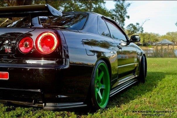 Nissan Skyline GT-R R34 - 4