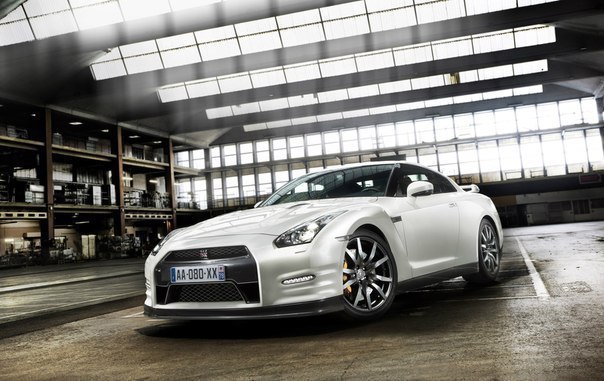 Nissan GT-R.:  (3799 ): 550 .. : 632  : ... - 8