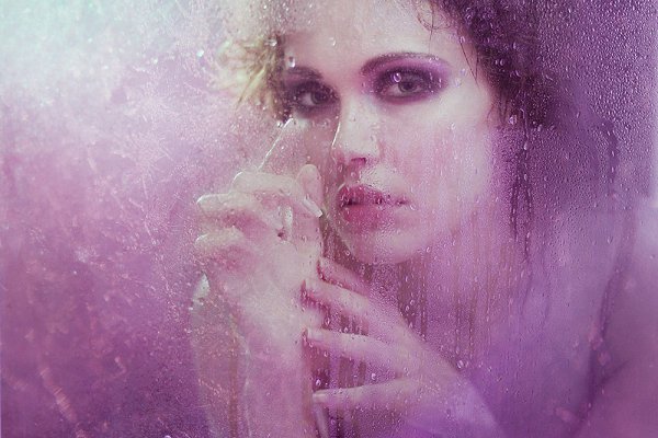 Наталья Алаева.Я обречена любить наверно вас,Которых вечерами жены ждут,И вечно прятаться от чьих-то ...