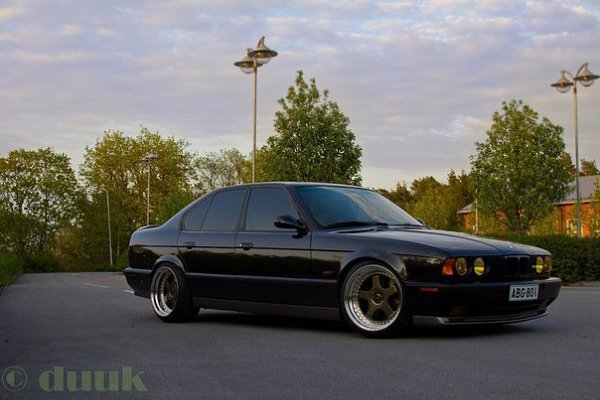 BMW M5 E34 одна из самых красивых и надёжных BMW M серии, кстати в 1992 году это был самый быстрый ... - 3