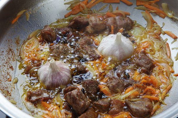 Плов из баранины.Ингредиенты:Баранина (мякоть) — 750 гСало (курдючное, по желанию) — 100–150 гРис ... - 6