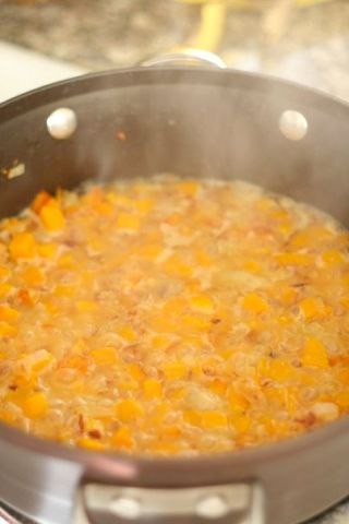 Паста с сырным соусом.Ингредиенты:Лук репчатый — 0,5 шт. Чеснок — 2 зубчикаТыква мускатная — 300 г ... - 2