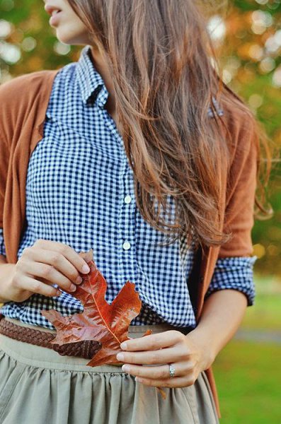 — Что у вас было? — Ничего. Он просто заплёл мне косу, всю ночь укрывал мне ноги ещё одним одеялом, ...