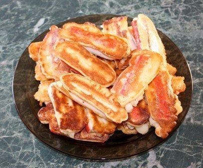 Крабовые палочки в кляре с сыром.Ингредиенты:- крабовые палочки (сколько Вашей душе угодно)- сыр ... - 7