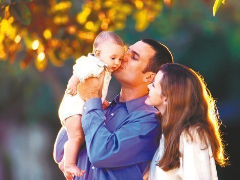 Я тут у девушек видела статус типа:« Хватит качать бицепсы, нормальные парни давно качают нефть…» ...