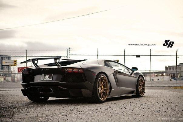 Lamborghini Aventador LP 700-4.: 6.5L V12: 700 .. : 690 : ... - 8