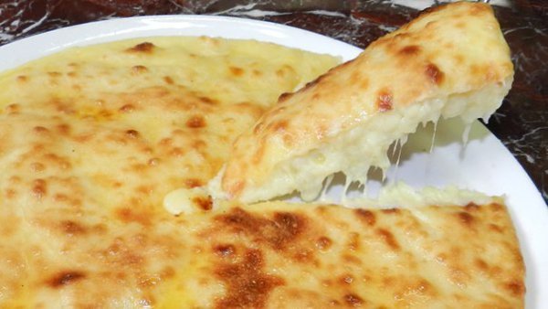 ОСЕТИНСКИЙ ПИРОГ СО СВЕЖИМ СЫРОМ.Тесто на один пирог:мука — 300 г,кефир — 2 стакана,сахар — 5 ...