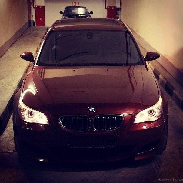 BMW 5 Series (E60). - 4