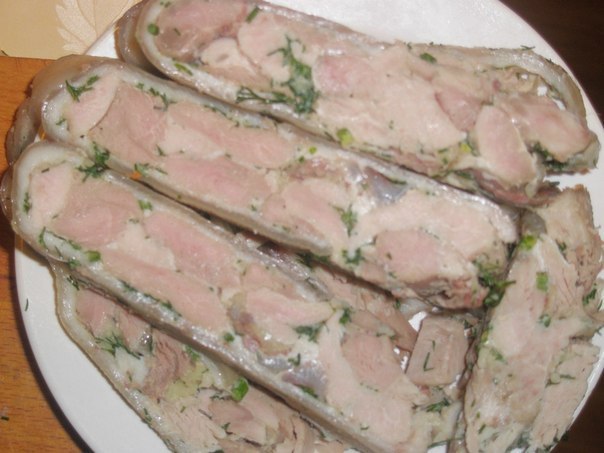Прессованное мясо из свиных рулек. Вера Долговецкая Берём 2 целые рульки, хорошенько моем, ...