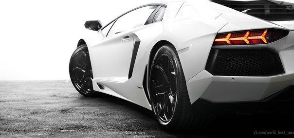 Lamborghini Aventador LP-700