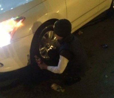 Я не попрошайка! Вчера сижу в машине, жду знакомого. Подходит мальчик лет 10-12 в руках бутылка и ...