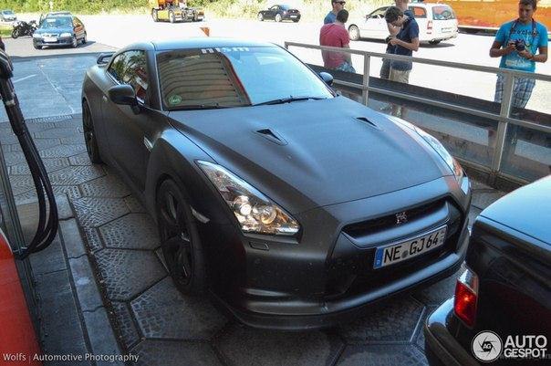 Nissan GT-R.