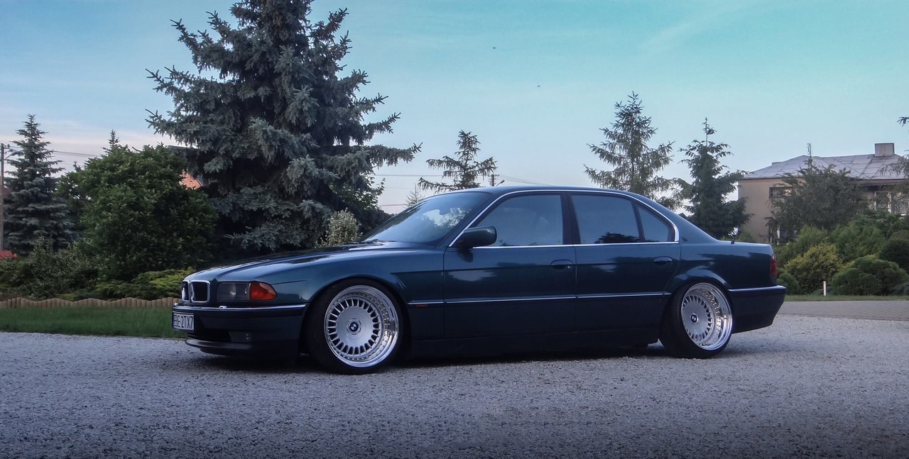 РўРµРјРЅРѕ С„РёРѕР»РµС‚РѕРІС‹Р№ BMW e38