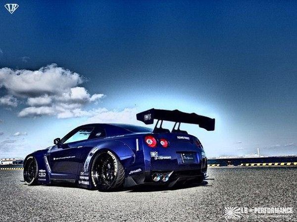 Nissan GT-R - 6