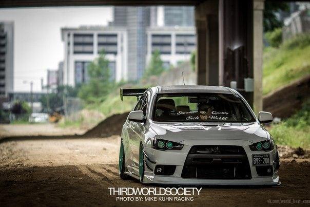 Mitsubichi Lancer Evolution X - 3