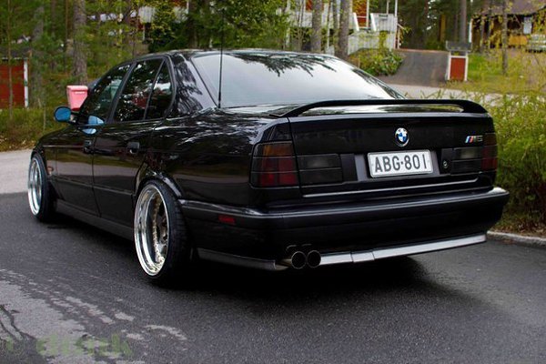 BMW M5 E34 одна из самых красивых и надёжных BMW M серии, кстати в 1992 году это был самый быстрый ... - 5