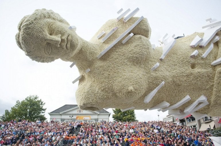 Парад цветов Bloemencorso в Голландии. Фестиваль цветов Блюменкорсо. Парад цветов в Голландии 2013. Грот-Зюндерт Нидерланды.