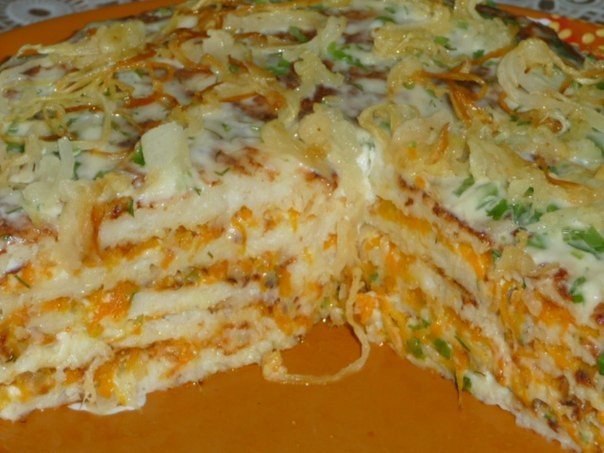 Овощной торт. Ингредиенты; Кабачок 2 яйца 3-4 столовые ложки муки 3-4 столовые ложки манки майонез 3 ...