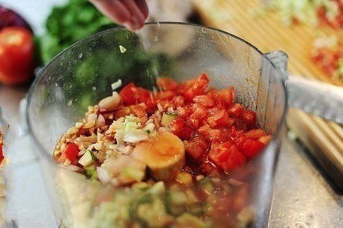 Гаспачо.спелые мясистые помидоры - 1 кгогурец - 1 шт.болгарский перец (красный, зеленый) - 2 ...