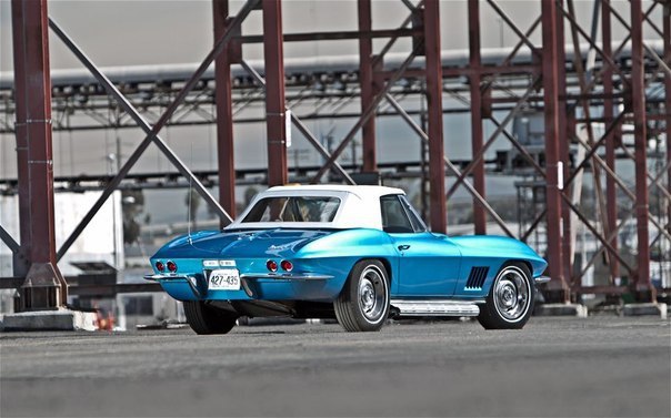 1967 Ford Shelby GT500 vs 1967 Chevrolet Corvette Sting Ray 427 - 9