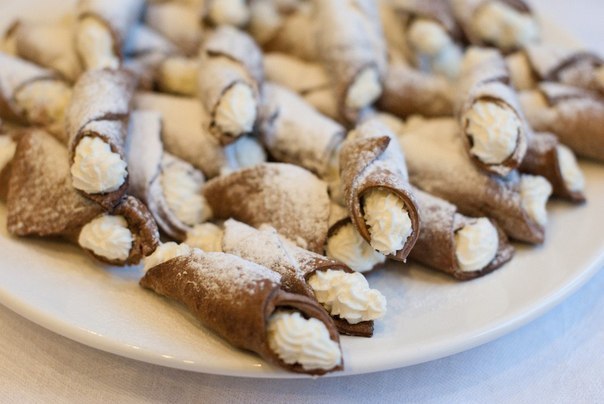      Cannoli.:- 300  - 3   ...