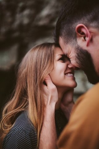 Я не знаю, что с нами случилось, И не знаю, как дальше мне быть. Не заметно все так получилось, ...